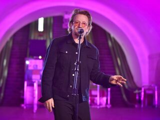 Bono en The Edge geven verrassingsoptreden in Oekraïens metrostation