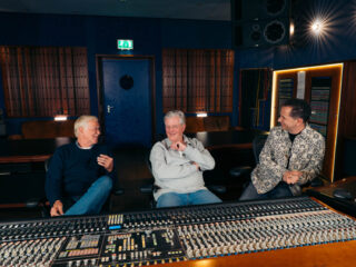 Bart ontleedt mega klassieker Even Aan Mijn Moeder Vragen van Bloem