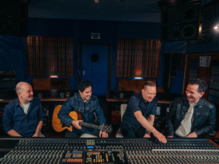 Waar gaat het nummer Stil In Mij van Van Dik Hout nou eigenlijk over?