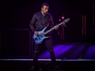 Chris Wolstenholme ruilde drumstokken in voor plek als bassist bij Muse