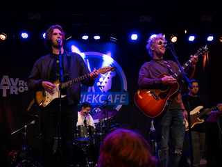 Muziekcafé met Niels Geusebroek, FRIDAY en Irene Hin