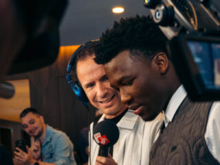 Korte nacht én een kleine verrassing: Claude in de studio bij Bart!