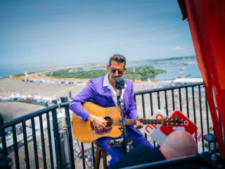 Danny Vera speelt Like It Always Was op de vuurtoren van Concert at SEA