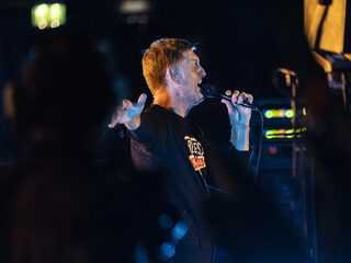 Kijk het exclusieve concert van De Dijk in Muziekcafé terug