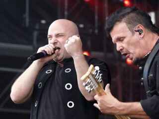 Disturbed legt concert stil om huilende jonge fan te troosten