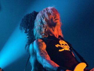 Guns N' Roses-bassist Duff McKagan kondigt soloplaat met fraaie gastenlijst aan