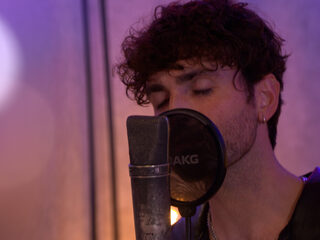 Touren door Europa heeft Duncan Laurence goed gedaan: 'Had het echt heel hard nodig'