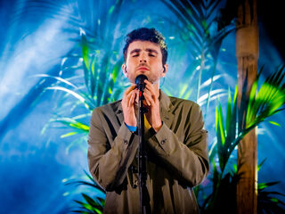 Duncan Laurence kijkt voor- en achteruit op TopSong Electric Life