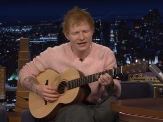 Ed Sheeran debuteert nieuwe single Old Phone live op tv