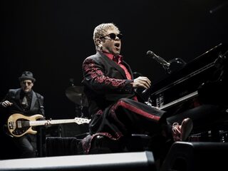 Elton John kondigt documentaire Goodbye Yellow Brick Road aan