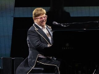 Elton John zingt met Dua Lipa tijdens Amerikaans afscheidsconcert