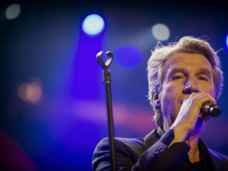 Frank Boeijen richt zich in Kronenburg Park tot heroïneverslaafde oud-klasgenote