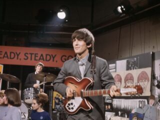 Hoe Pattie Boyd de inspiratie was voor klassieke tracks van The Beatles en Eric Clapton