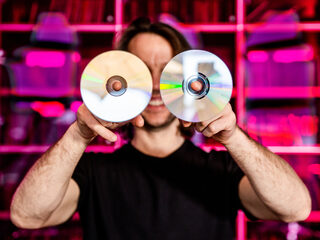 Giel verkoopt al zijn cd's voor het goede doel!