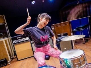 Emmely de Wilt brengt één laatste ode aan de beste drummers aller tijden