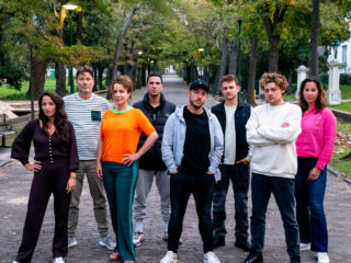 Annemieke spreekt met de derde afvaller van Wie Is De Mol?