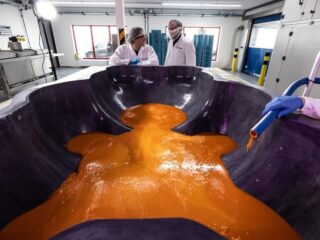 'Snoepgoeroe' Wouter Tanis maakt de grootste gummibeer ter wereld