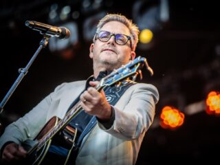 Optreden Guus Meeuwis op Concert at SEA live te horen op NPO Radio 2