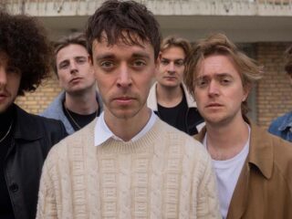 Muziekcafé met Orange Skyline, Numidia en Kids With Buns