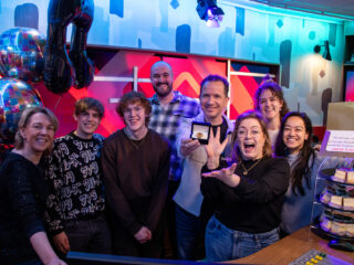 Bart nogmaals verrast met Gouden RadioRing tijdens uitzending