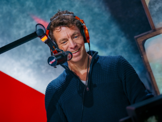 Jan-Willem Roodbeen geëmotioneerd door Zeldzame Engel Award