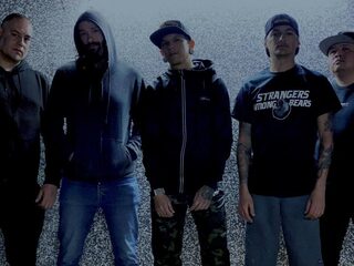 JAHAT brengt na twee jaar stilte nieuwe single Voices uit