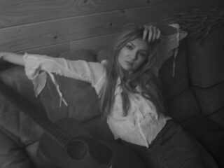 Jana Mila scoort allereerste TopSong met Somebody New