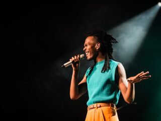 Jeangu Macrooy stijgt tot nieuwe hoogtes op TopSong Space