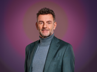 Kluun gooit eigen sausje over The Passion: 'Naar deze tijd getrokken'