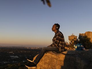 De beste podcasts om mee te nemen op vakantie