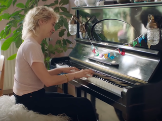 Jacqueline Govaert schreef Krezips hit I Would Stay na een ruzie met haar moeder