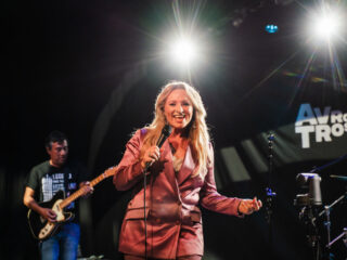 Kijk terug: Muziekcafé met Desray, Waylon en Ziggy Alberts