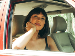 Kijk terug: MEAU brengt haar emotionele debuutalbum 22 naar Muziekcafé