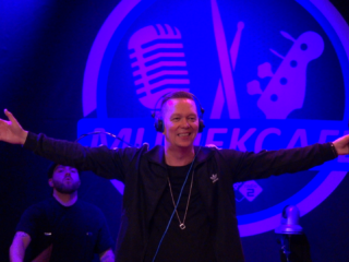 Muziekcafé met Van Dik Hout, MEROL en Daimy Lotus