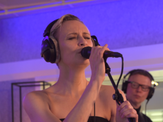 Kijk terug: Muziekcafé vanuit de studio met Hooverphonic