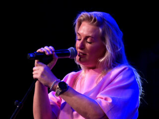 Kijk terug: Muziekcafé met Miss Montreal, Karin Bloemen en Mark Ambor