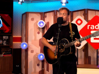 Kijk terug: Muziekcafé vanuit de studio met Tim Knol