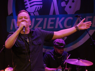 Muziekcafé met Van Dik Hout, Steffen Morrison en Time Bandits