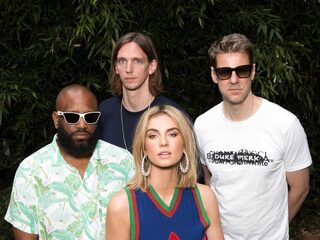 Maan en De Jeugd van Tegenwoordig scoren TopSong met Naar de Maan