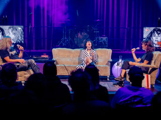 De Keiharde Pödcast brengt scheurende gitaren naar het NPO Podcastevent