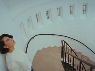 Luister hier naar Suzanne: de nieuwe single van Mark Ronson en RAYE