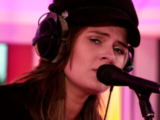 Mell & Vintage Future speelt John Mayer cover op gitaar van Piet Veerman