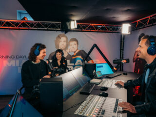 Mia & Dion geëmotioneerd na succeswensen op dag halve finale Songfestival