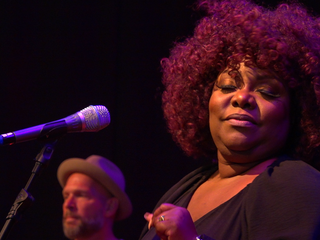 Muziekcafé met Michelle David & The True-tones, Blanks en Jon Allen