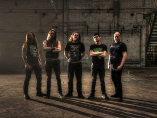 Onheil uit Dordrecht knalt erin met nieuw album In Black Ashes