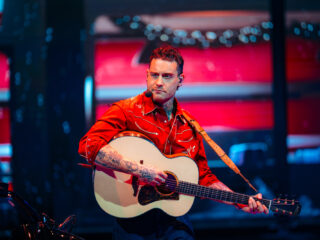 Kijk hier de optredens terug in de Openingsshow Top 2000 van 2025