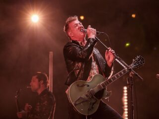 Queens of the Stone Age brengt single Emotion Sickness uit en kondigt nieuw album aan