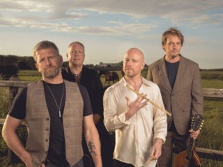 Luister hier naar het nieuwe album van Racoon