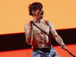 Beluister de nieuwe Red Hot Chili Peppers-single Tippa My Tongue