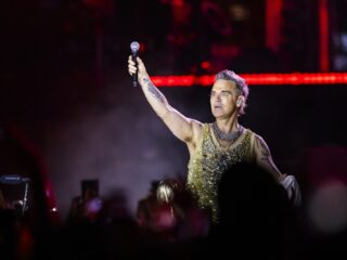 Robbie Williams zingt Take That-hit Greatest Day met Mark Owen
